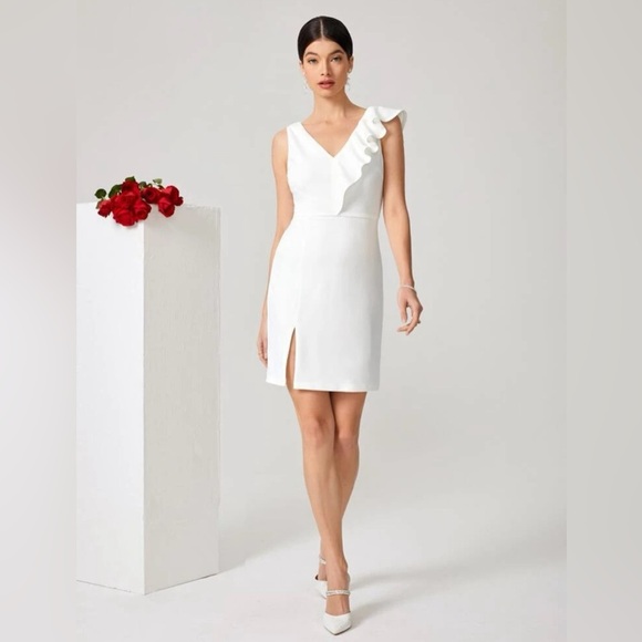 SHEIN Dresses & Skirts - Never worn bridal dress. Size L. Tags on.